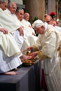 mandatum, foot waashing, Pope Benedict